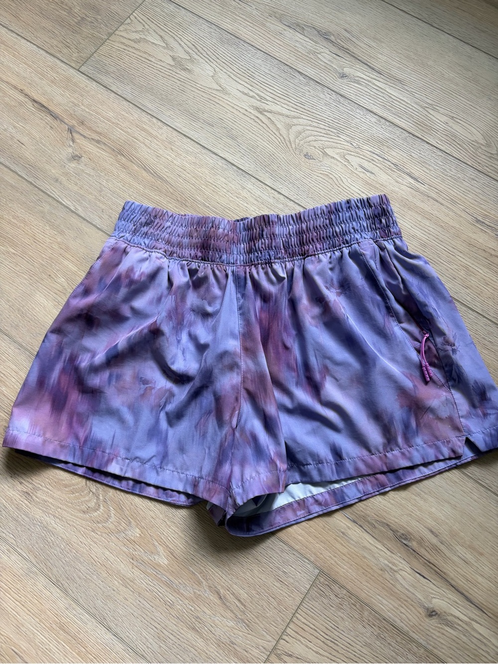 Women’s Layer 8 Athletic Shorts Size L